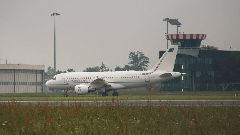A319RepubblicaItalianaAMItaxiYPa-1.jpg