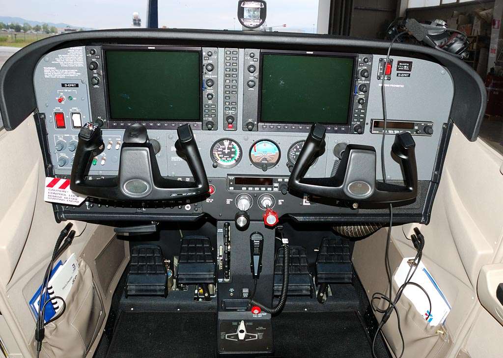 _c172s_panel.jpg