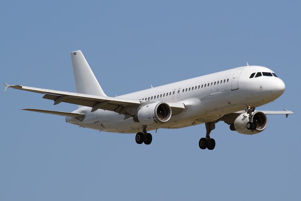 Airbus-A320-bianconeBLQ.jpg
