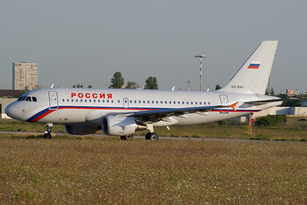 Airbus-A320-Rossya.jpg