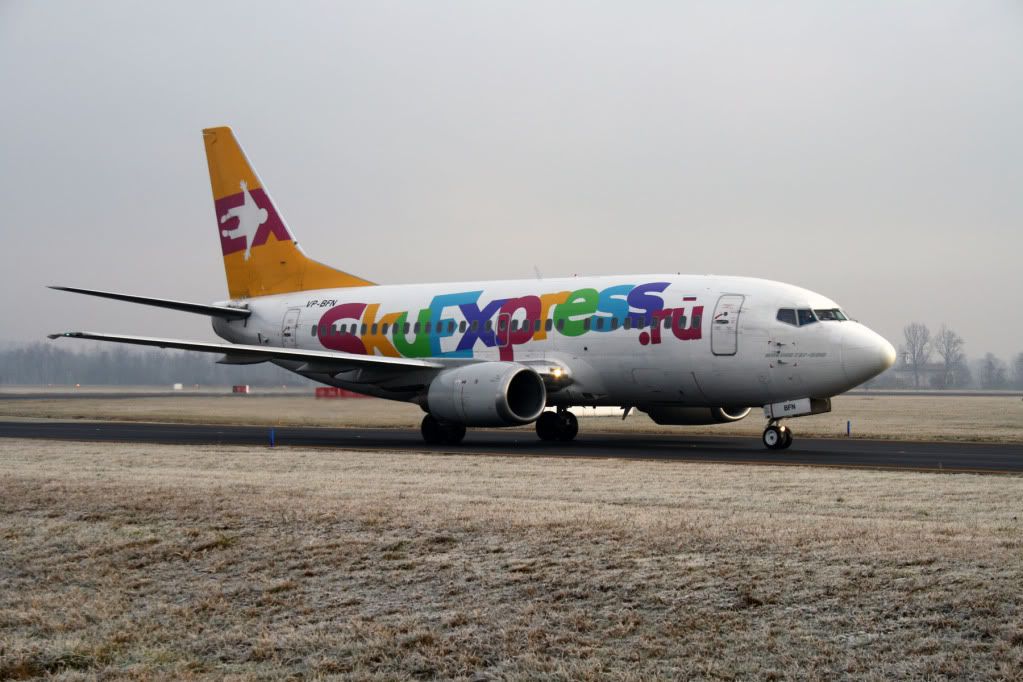 737-500SkyExpresscopy.jpg