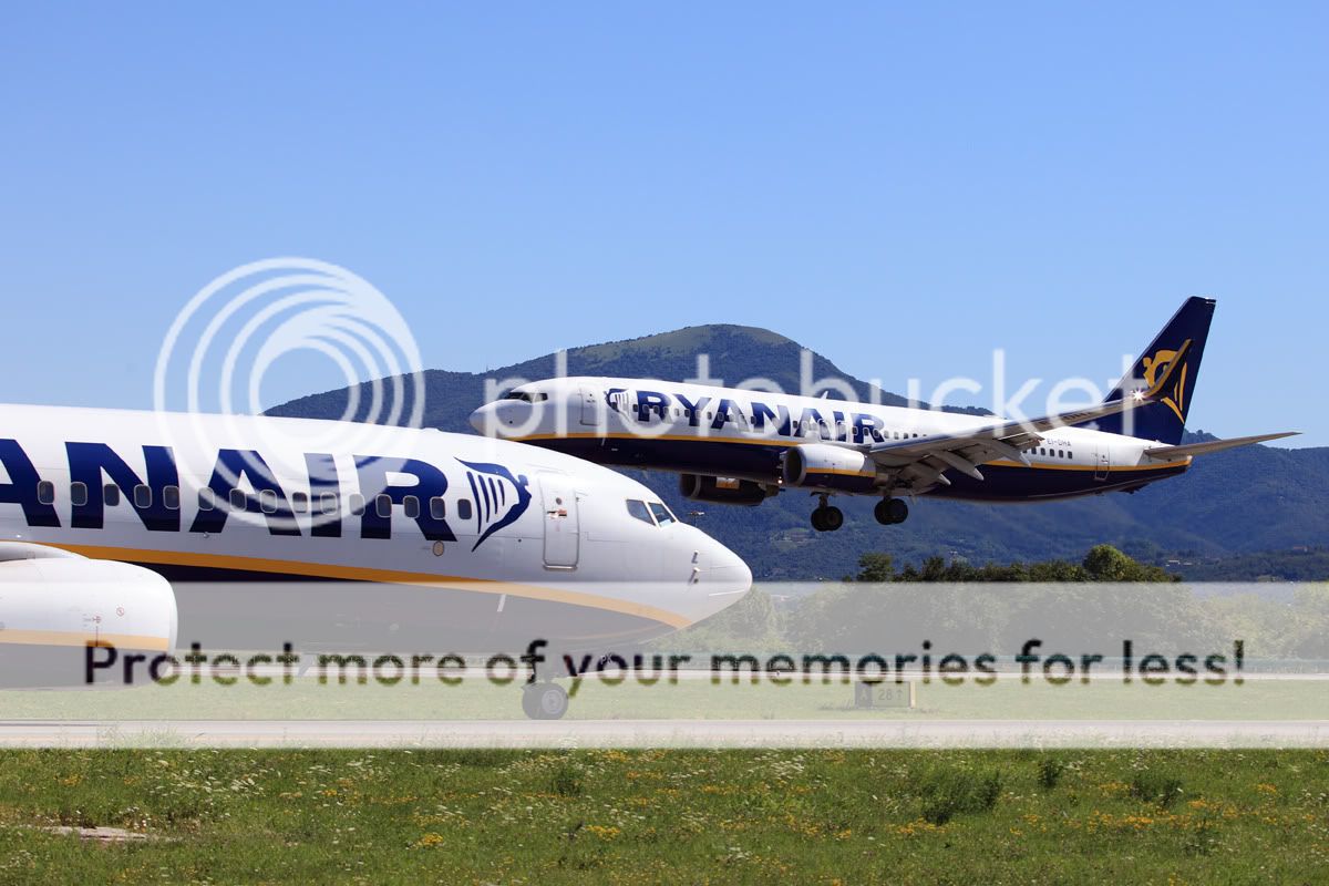 037_ryanairx2.jpg