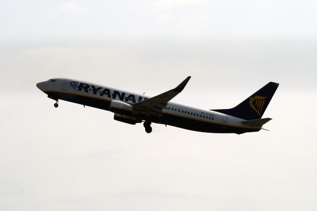 B738Ryanaircopy.jpg