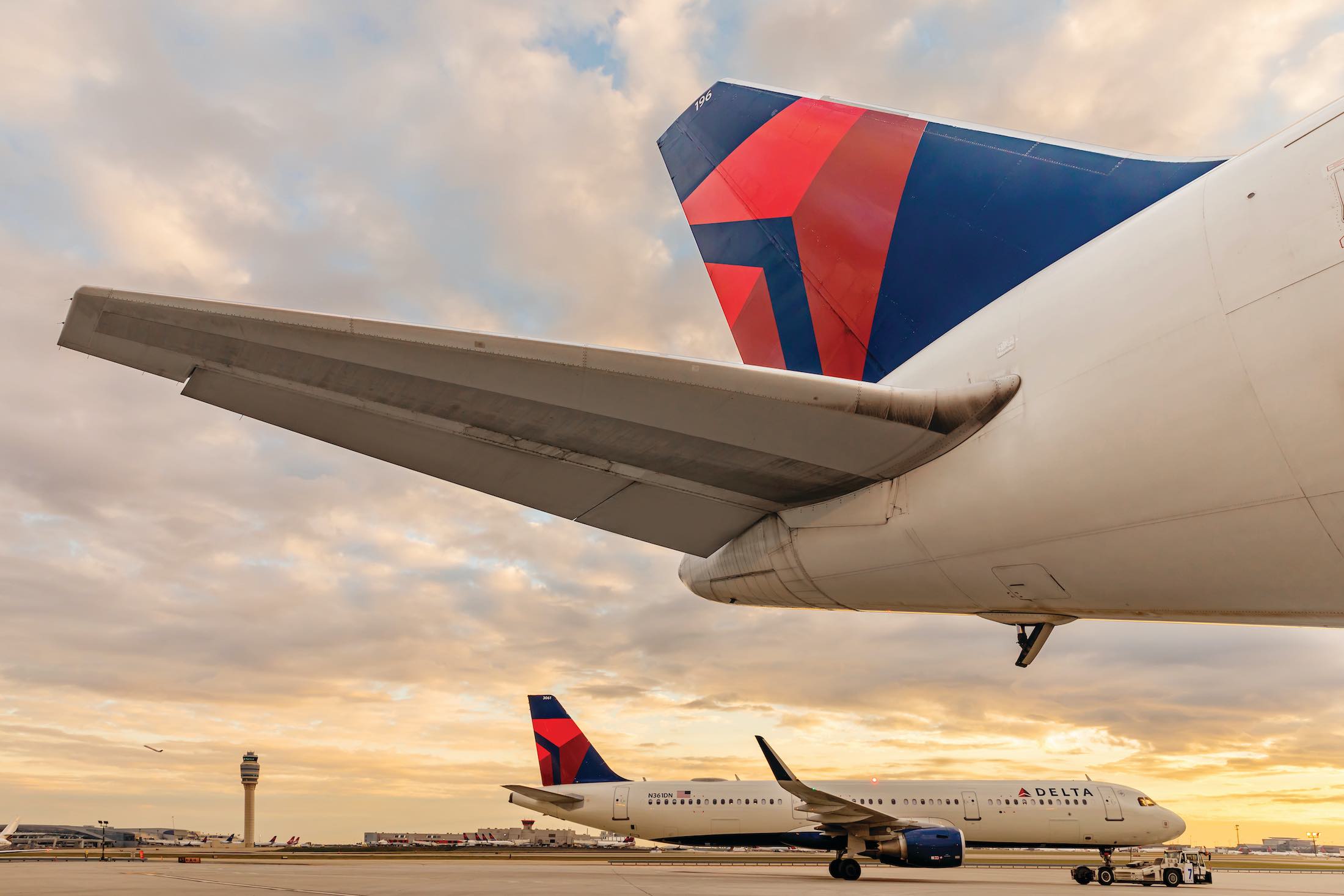 liveandletsfly.com