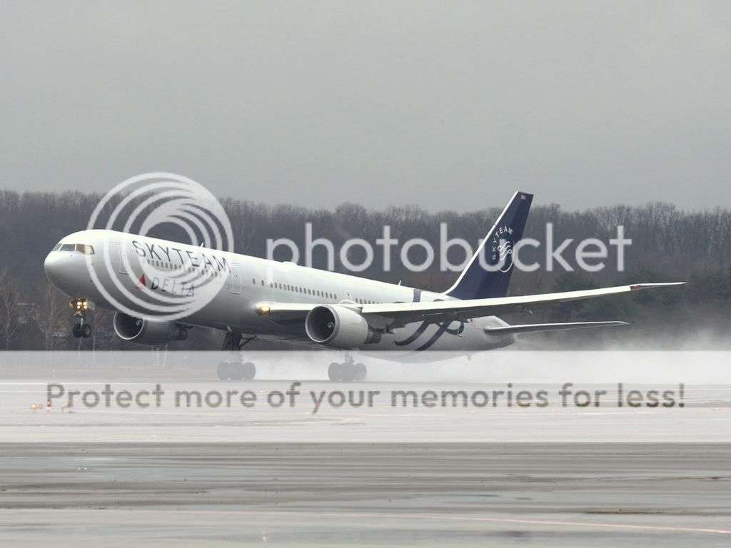 N844MH_07.jpg