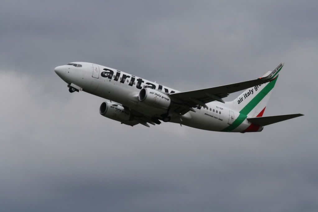 737AirItalycopy.jpg