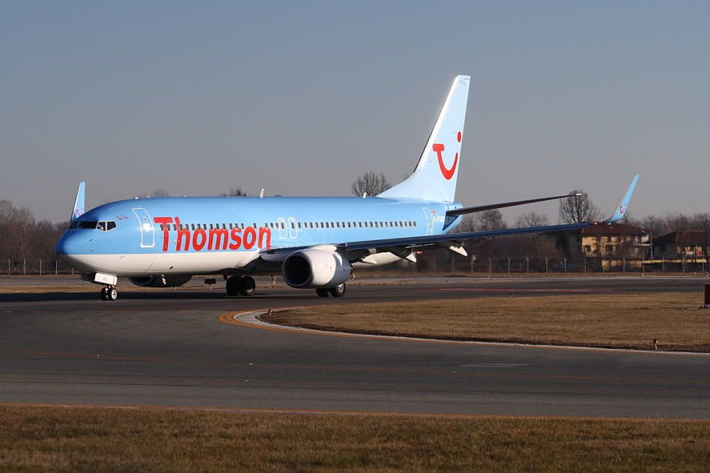 B738Thomson.jpg