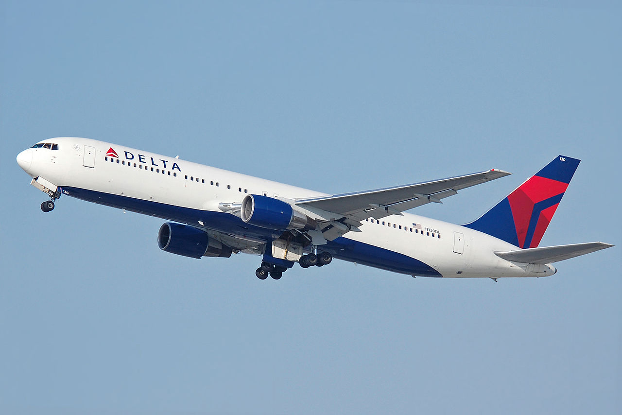 liveandletsfly.com
