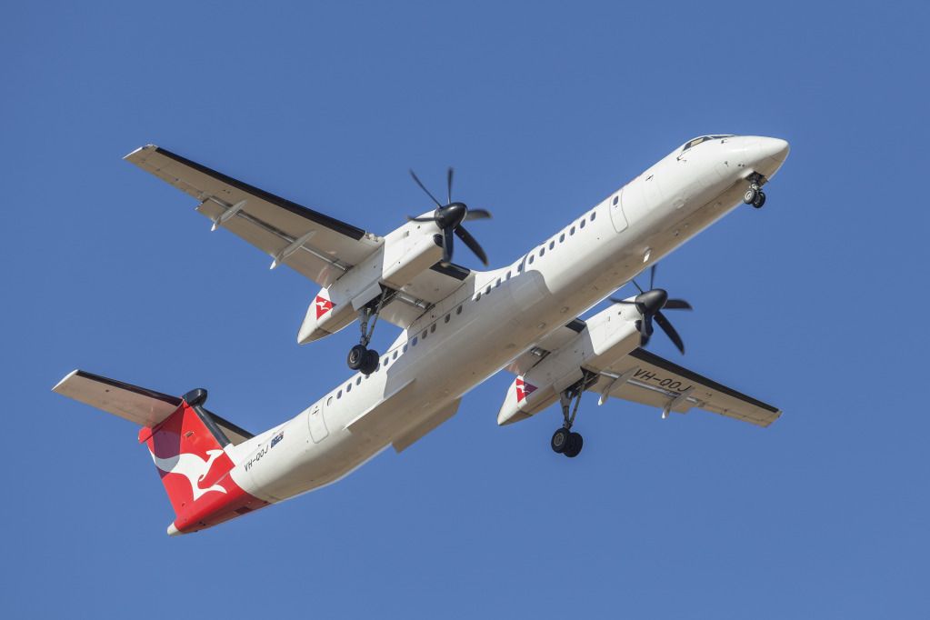 QANTASDH8-400VH-QOJ_zps10d9da61.jpg