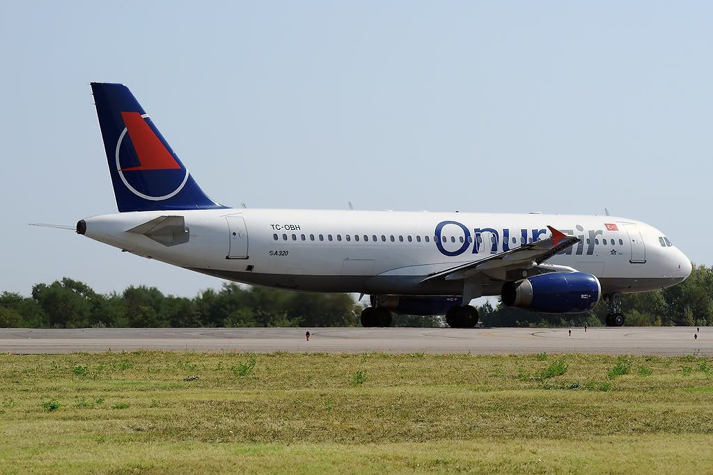 Airbus-A320-OnurAirBLQ.jpg