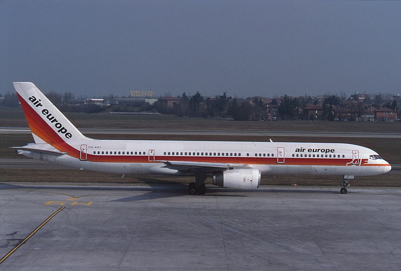 PH-AHI.jpg