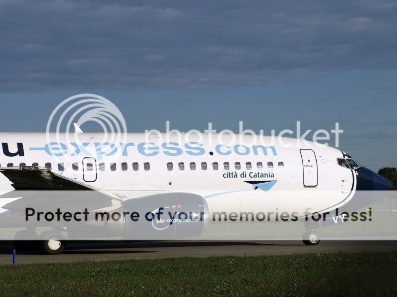 EI-DWYtaxiYcloseup.jpg