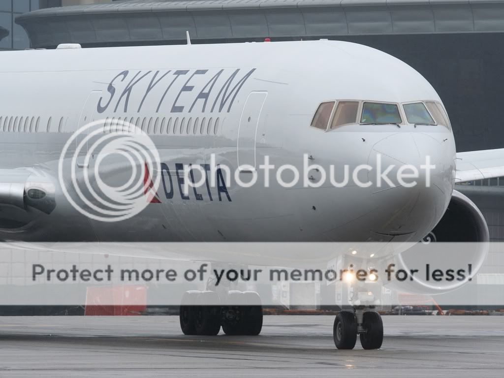 N844MH_04.jpg