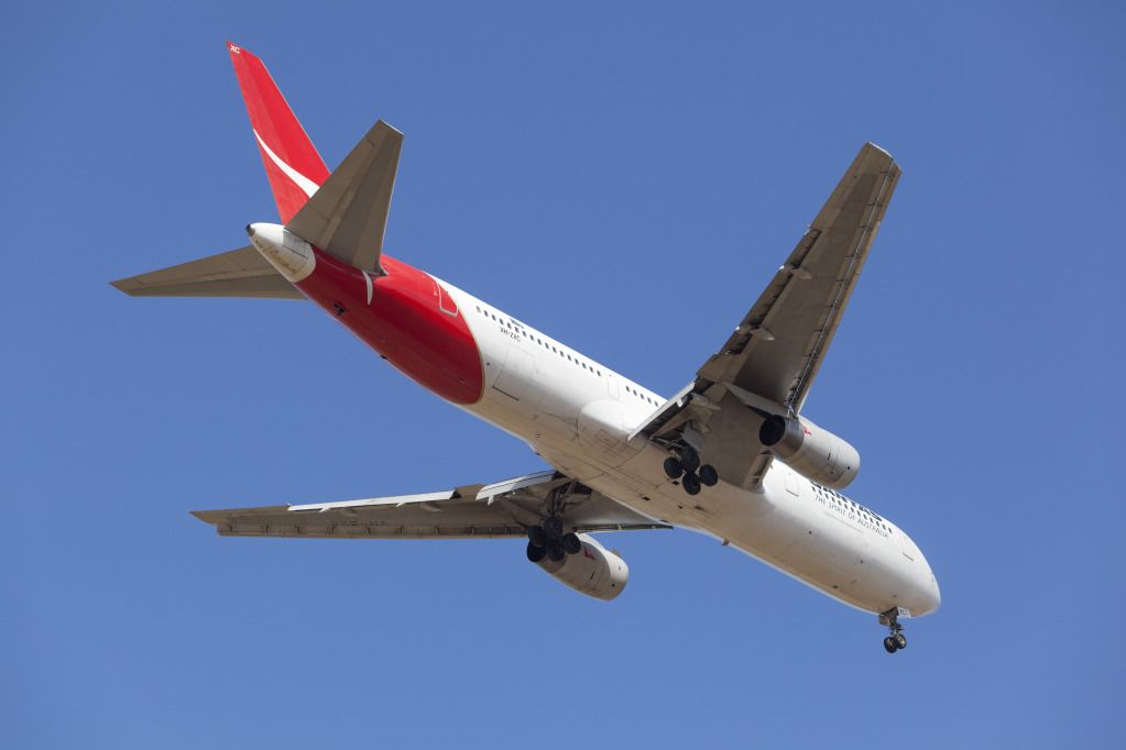 QANTAS767-300ERVH-ZXC.jpg