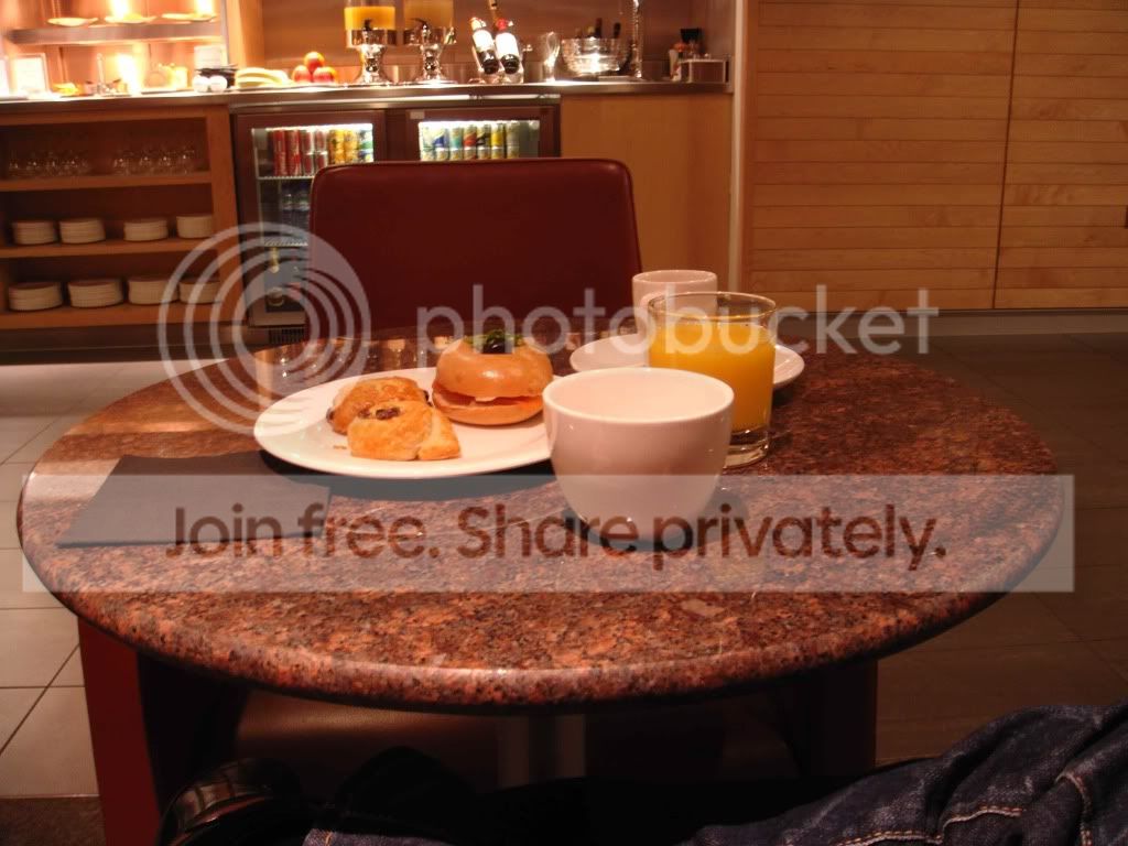 LHRLOUNGE3.jpg