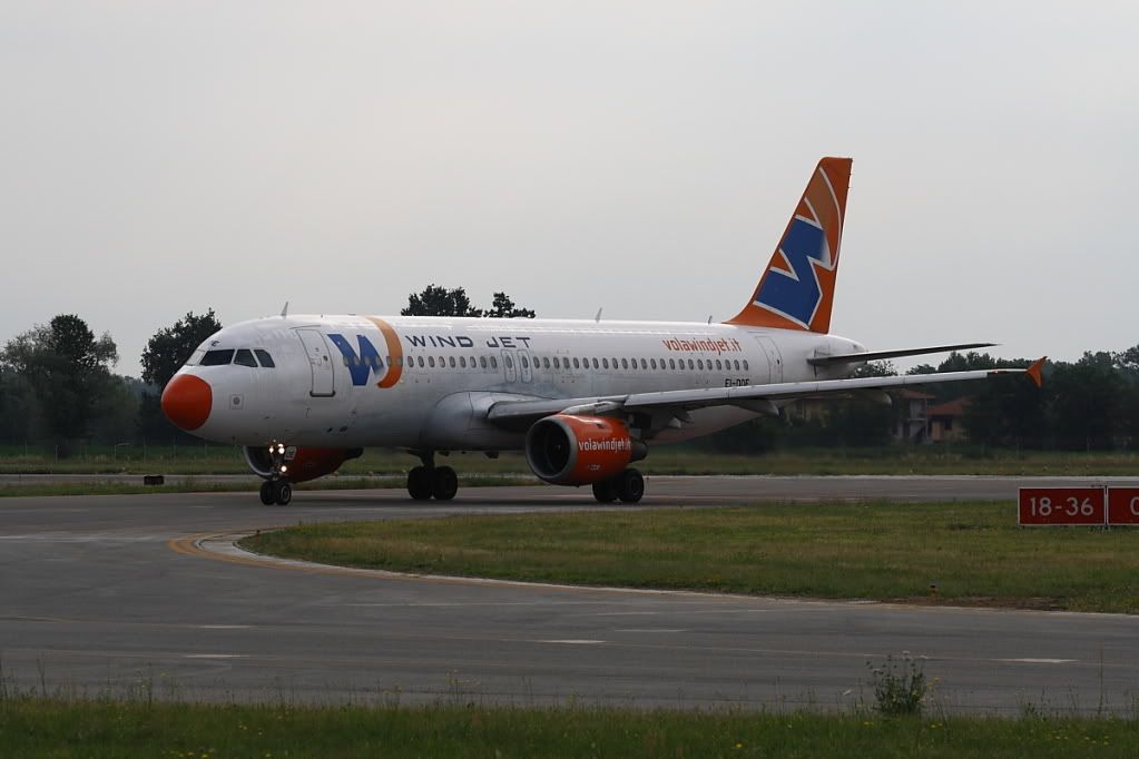 A320AlitaliaWindJetJPG.jpg