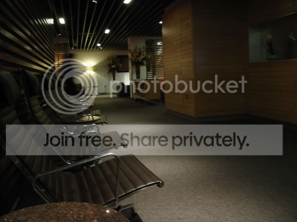 LHRLOUNGE12.jpg