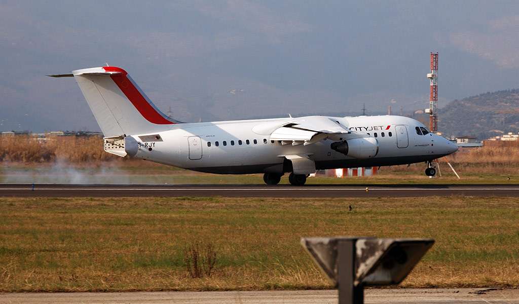 rj85cjet2.jpg