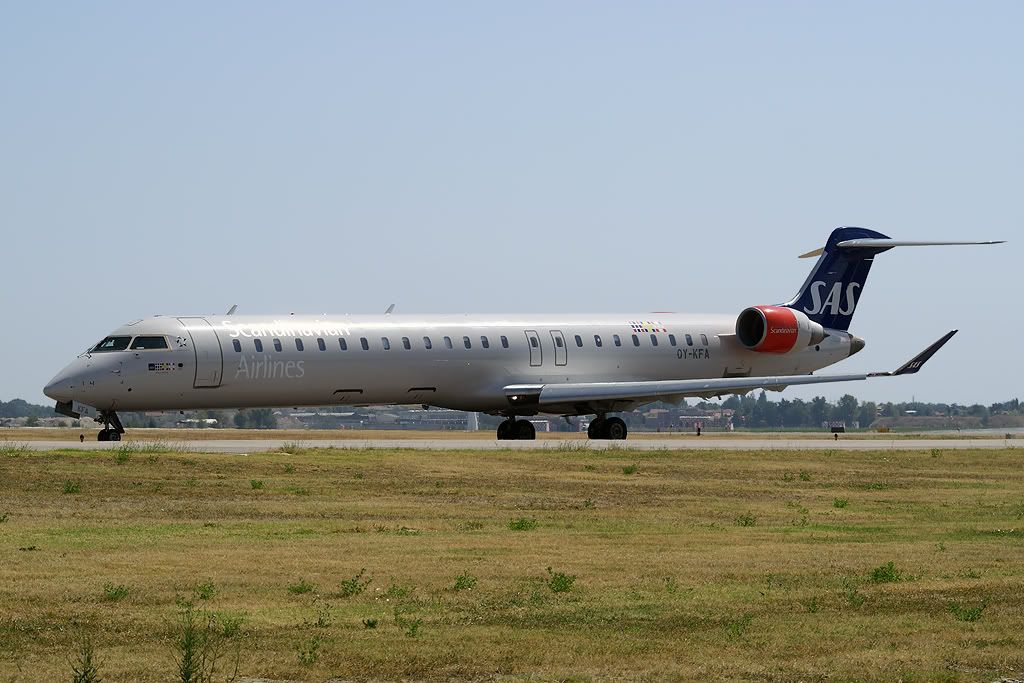 Bombardier-CRJ-900-SASBLQ.jpg