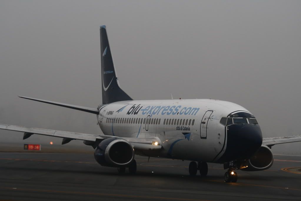 737BluExpress-1.jpg