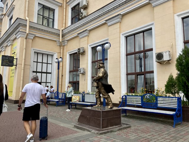 1-AE76-F19-7031-42-D3-8-F66-A2646-C053-FA1.jpg