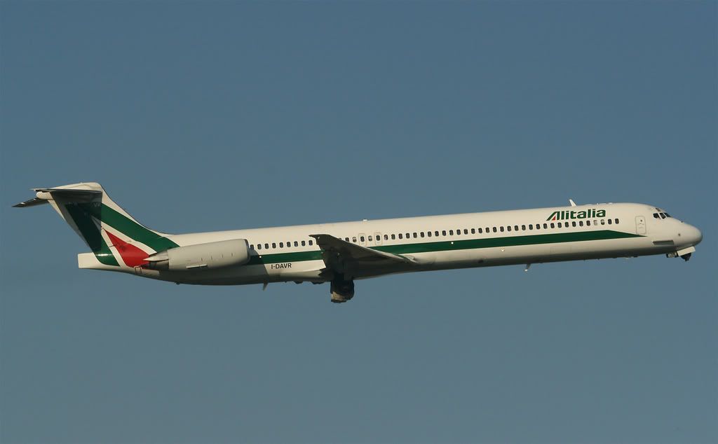 020-ALITALIA-I-DAVR-MD802.jpg