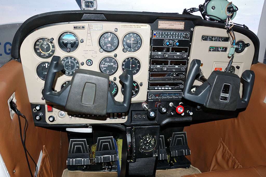 _c172fr_panel.jpg