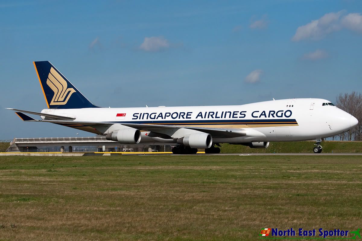 9V-SFM_04-04-11_AMS.jpg