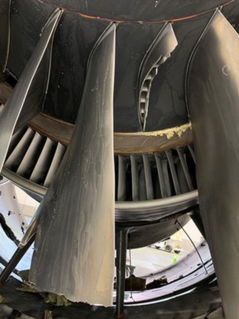 _117160460_engineblade2.jpg
