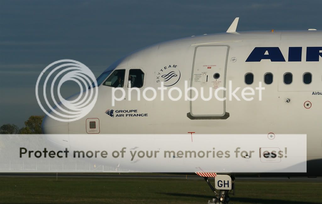 017-AIRFRANCE-F-GUGH-A318.jpg