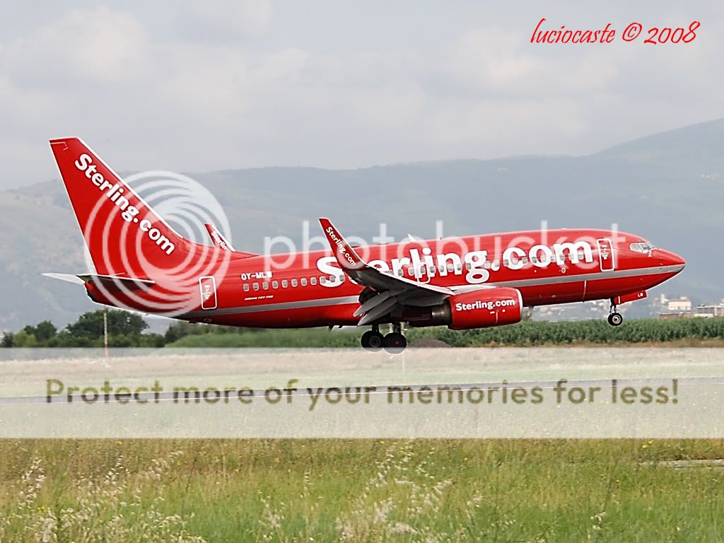 OY-MLW-Boeing737-73S.jpg