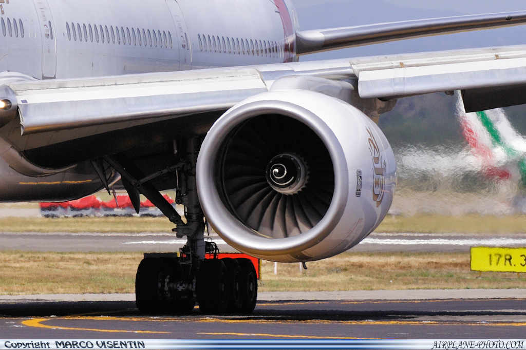 MXP-Emirates-Boeing-777-31H-0013.jpg