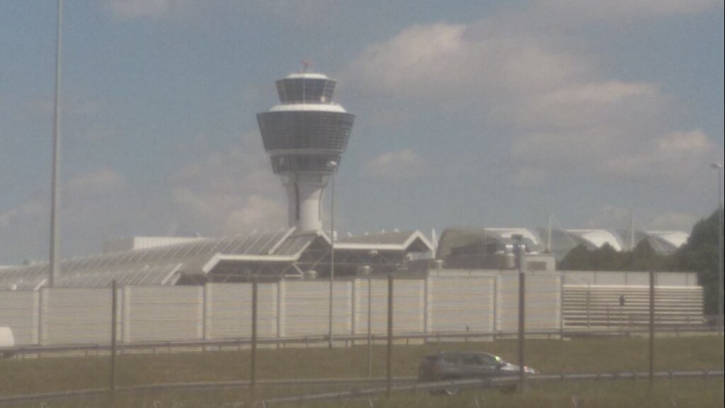 27865366800_79a8dc9578_b.jpg