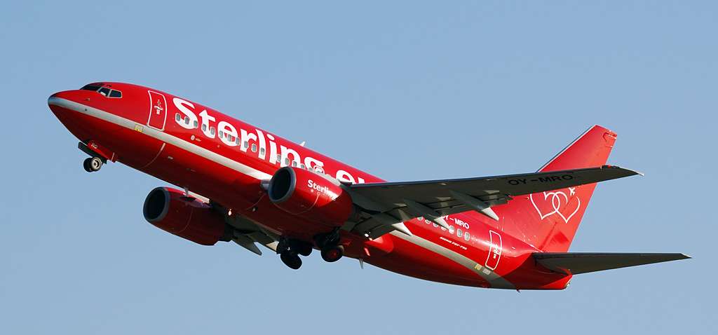 2_b737sterling2.jpg