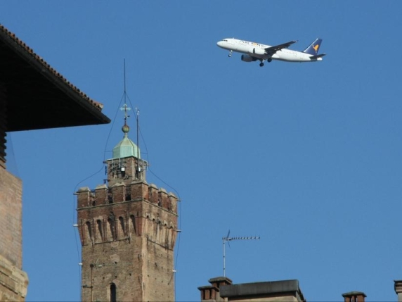 Bologna, il Marconi festeggia 10 anni in Borsa: cresciuti passeggeri, margini e addetti Bologna, il Marconi festeggia 10 anni in Borsa: cresciuti passeggeri, margini e addetti