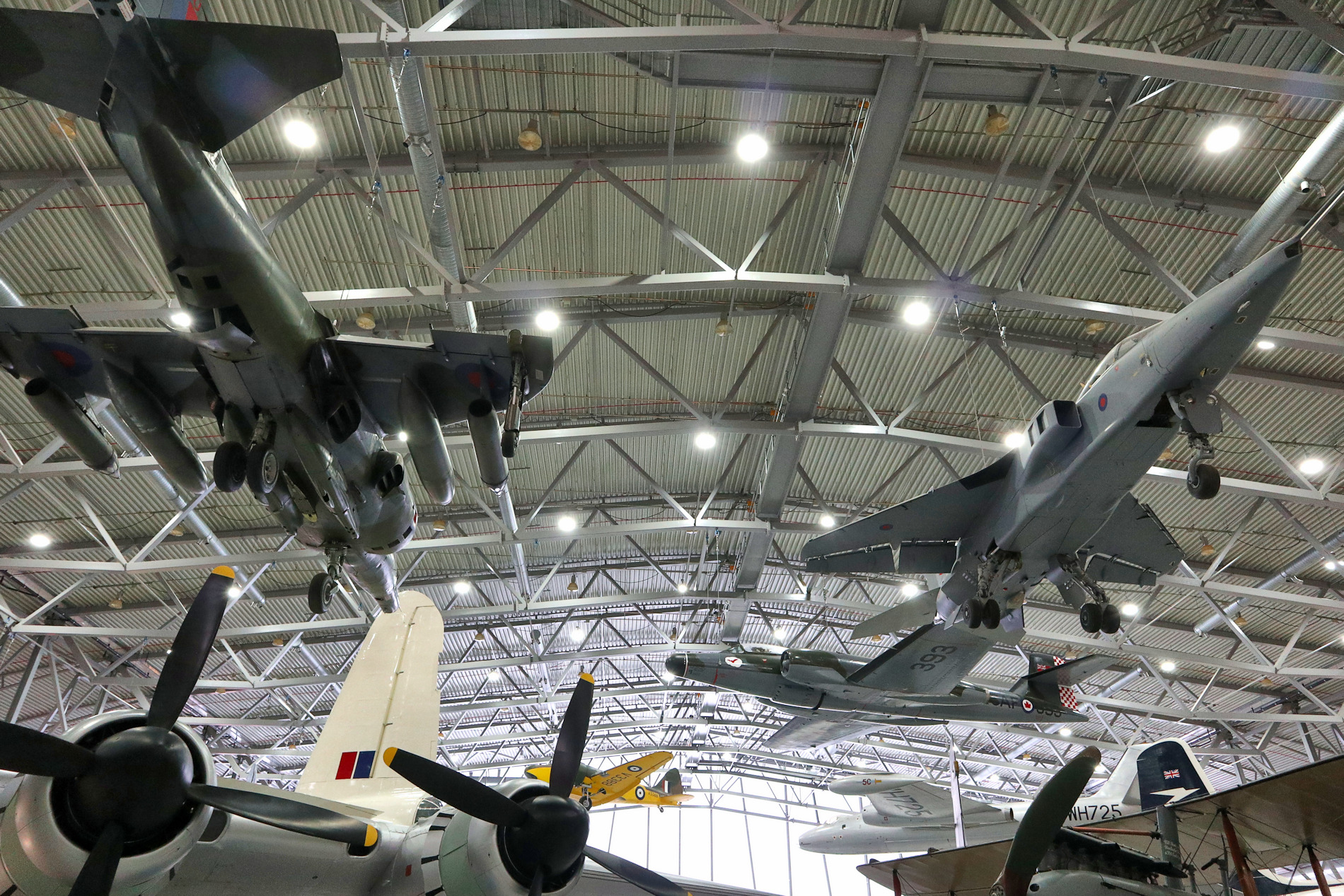 2019_01_duxford_imperial-war-museum_interior.jpg