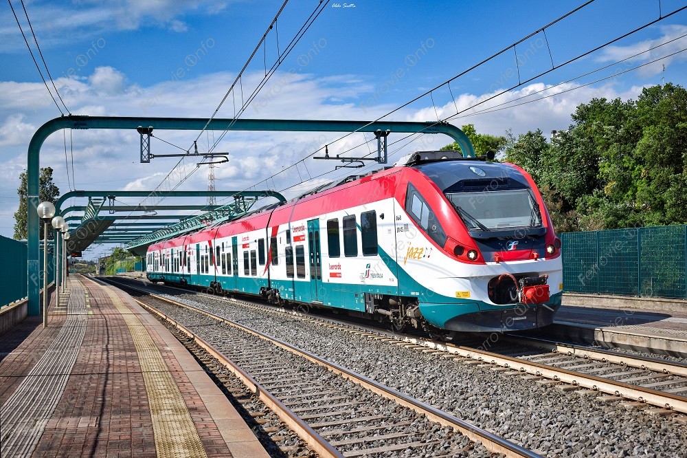 ETR_425_Jazz_Leonardo_Express_Ipogeo_degli_Ottavi.jpg